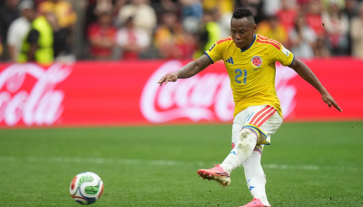 Jáminton Campaz durante el partido de Colombia contra Suiza.
