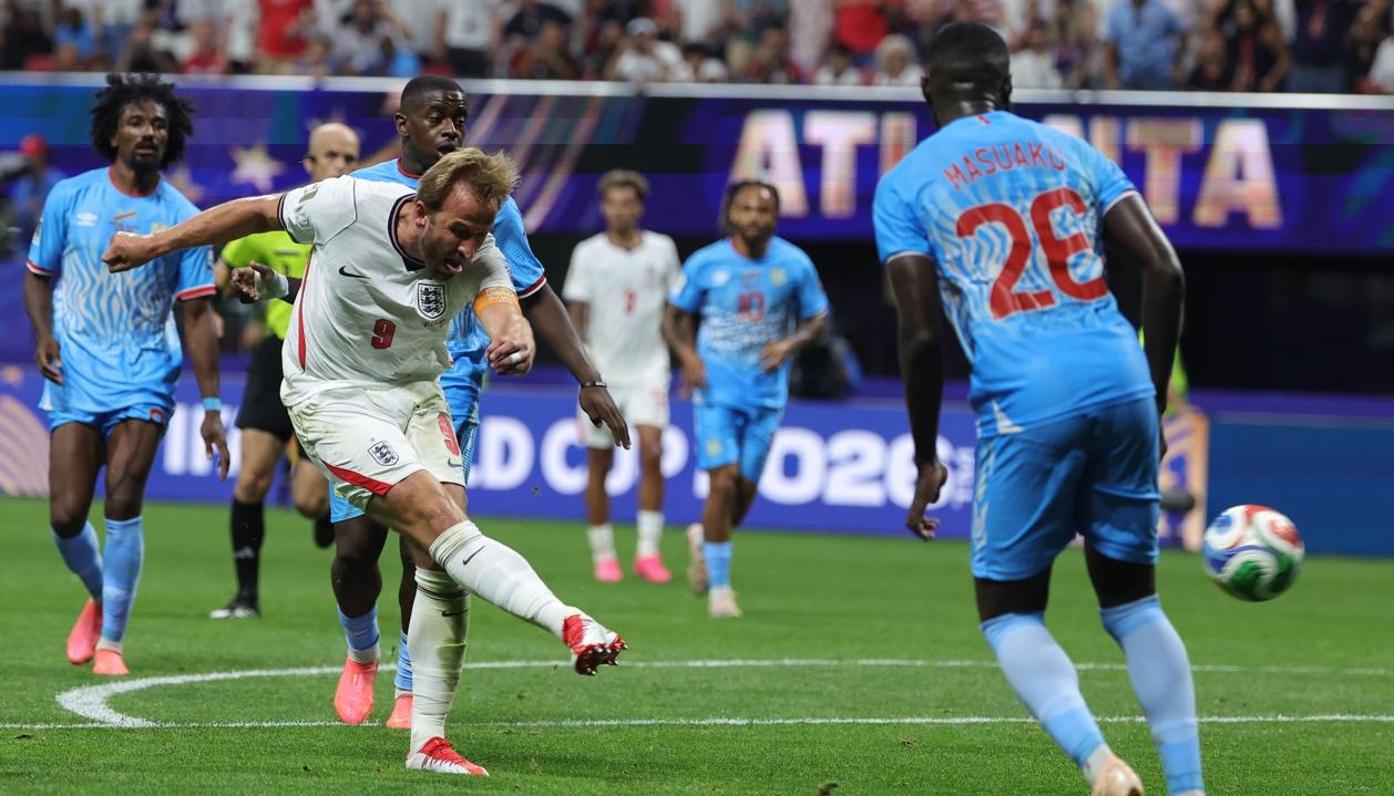 El remate de Harry Kane para el segundo gol de Inglaterra. 