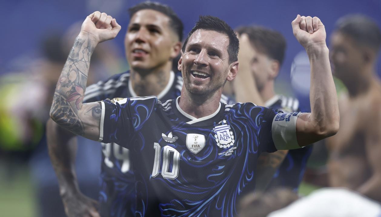 Lionel Messi celebra tras el triunfo sobre Inglaterra. 