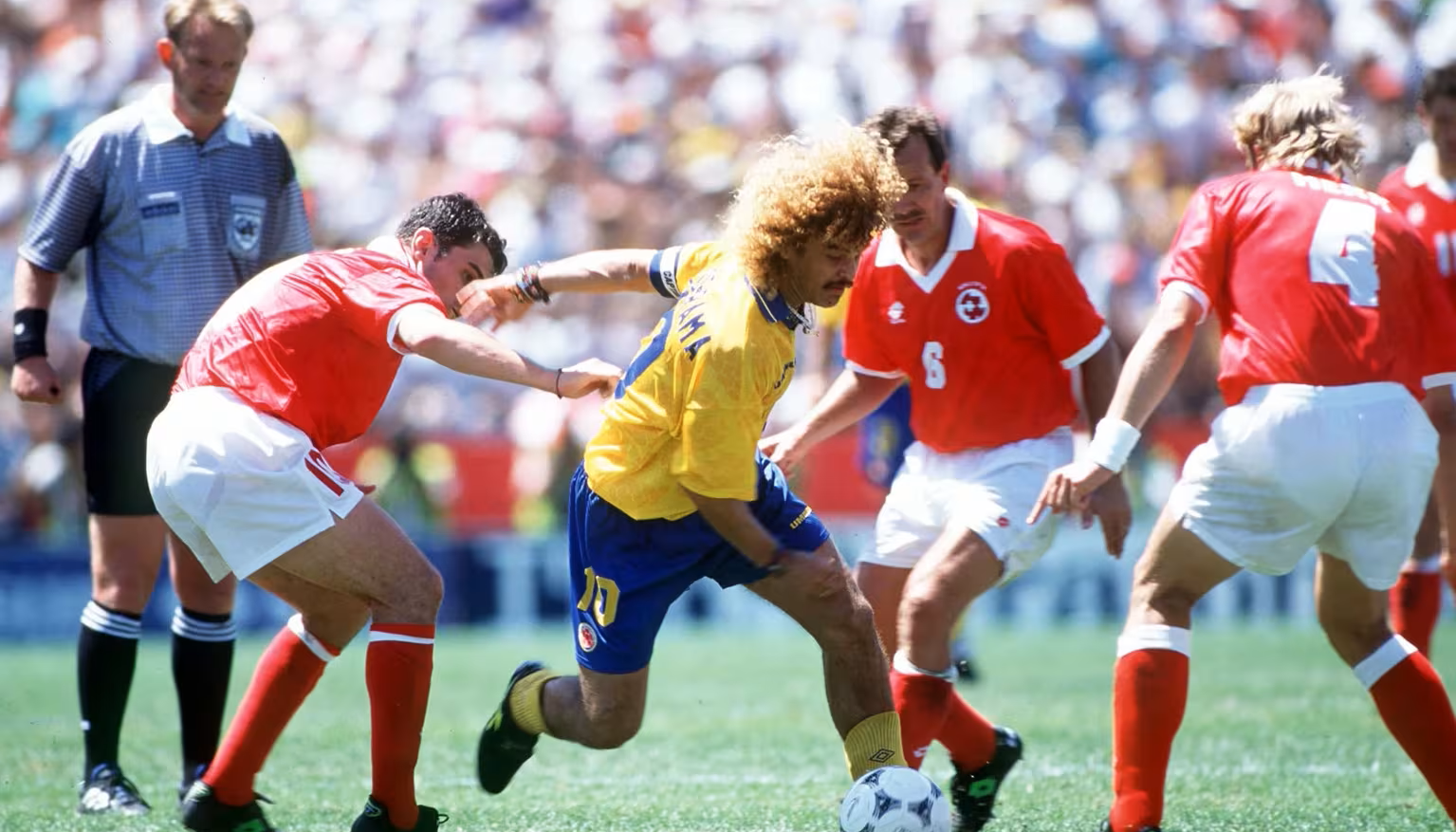 Carlos Valderrama en el partido contra Suiza en el Mundial de 1994.