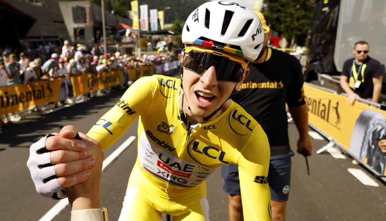 El esloveno Tadej Pogacar tras ganar la décima etapa del Tour de Francia.