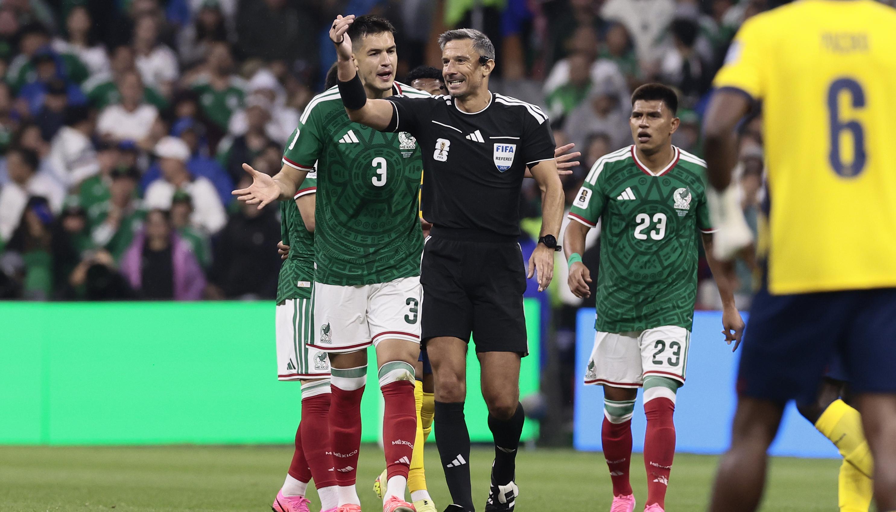Slavko Vinčić durante el partido de México contra Ecuador, en dieciseisavos de final. 