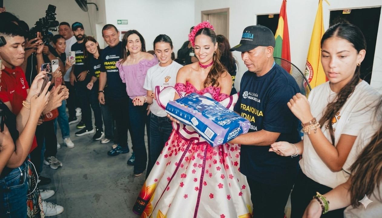 La Reina Salwa con el director de Carnaval, Juan Ospino Acuña. 