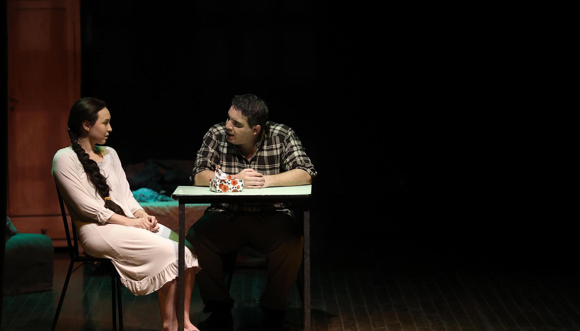 Artistas se presentan en la obra de teatro ‘Aurora’.