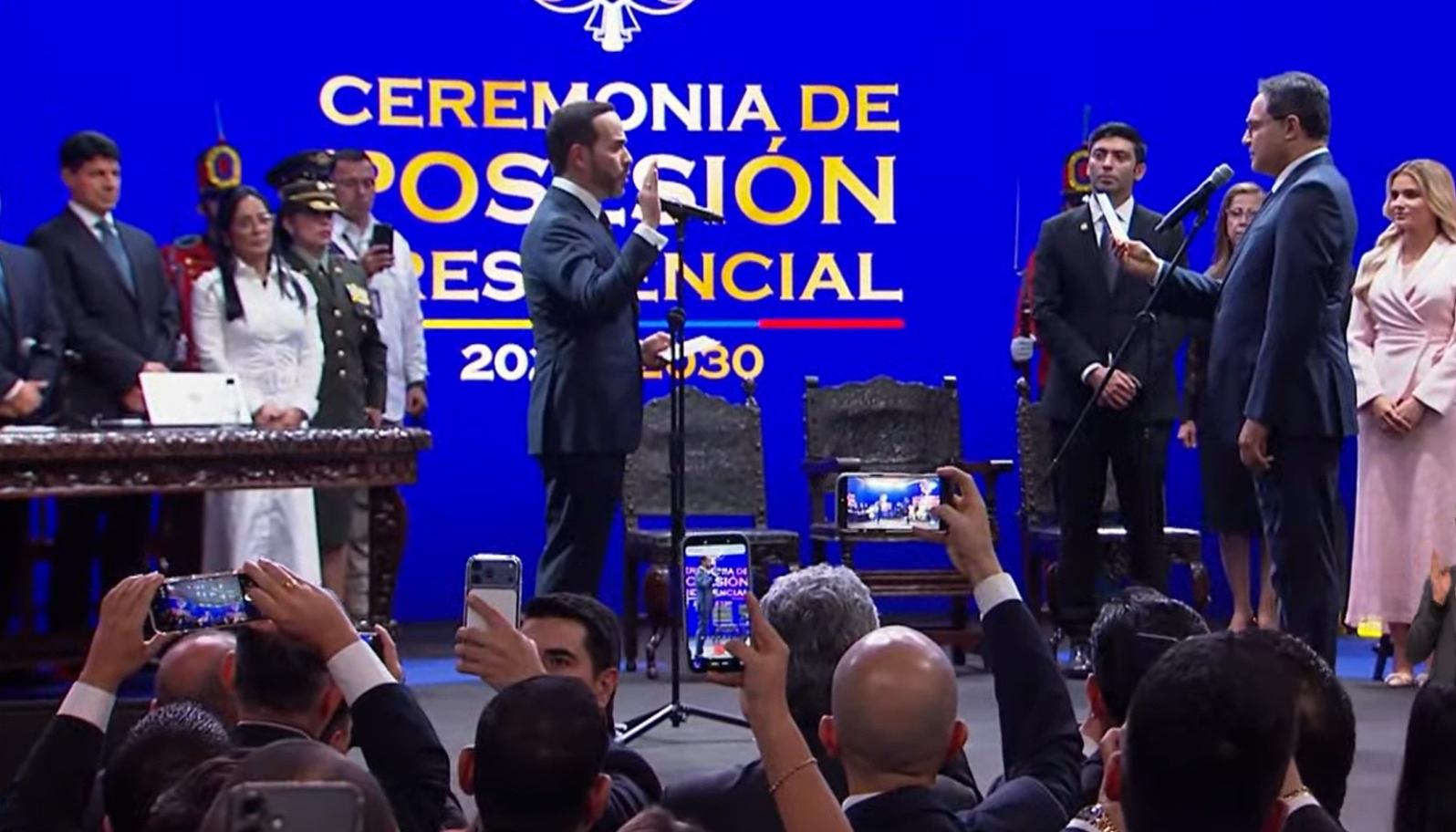 Momento del juramento de Abelardo De La Espriella.