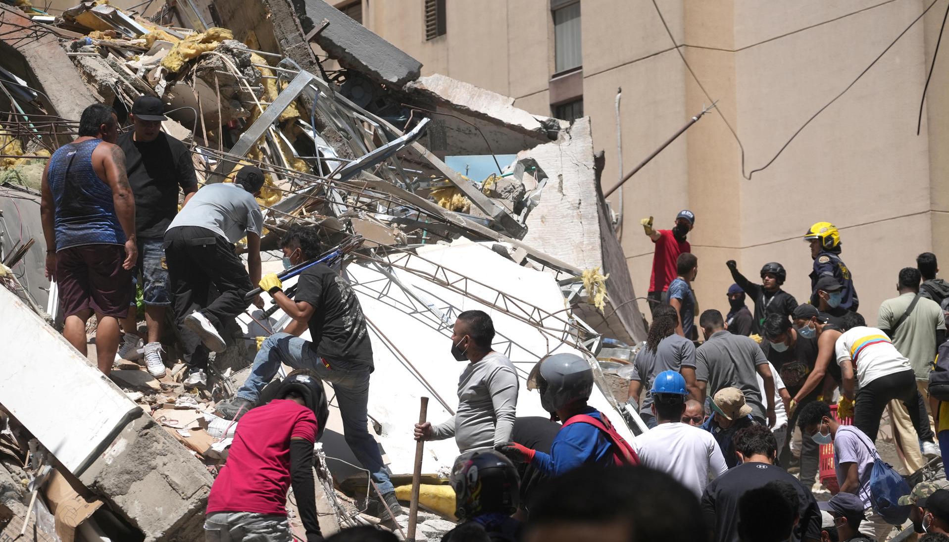 Edificio colapsado en la ciudad de Cali tras el terremoto del pasado lunes 10 de agosto. 