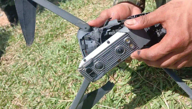Ataques con drones en zonas de conflicto armado.