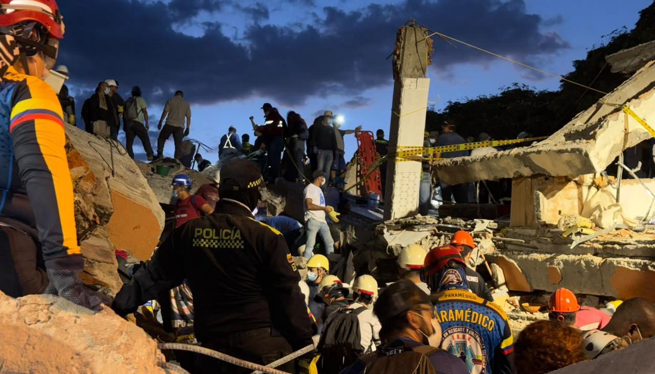 Imagen de las labores de rescate en Cali.