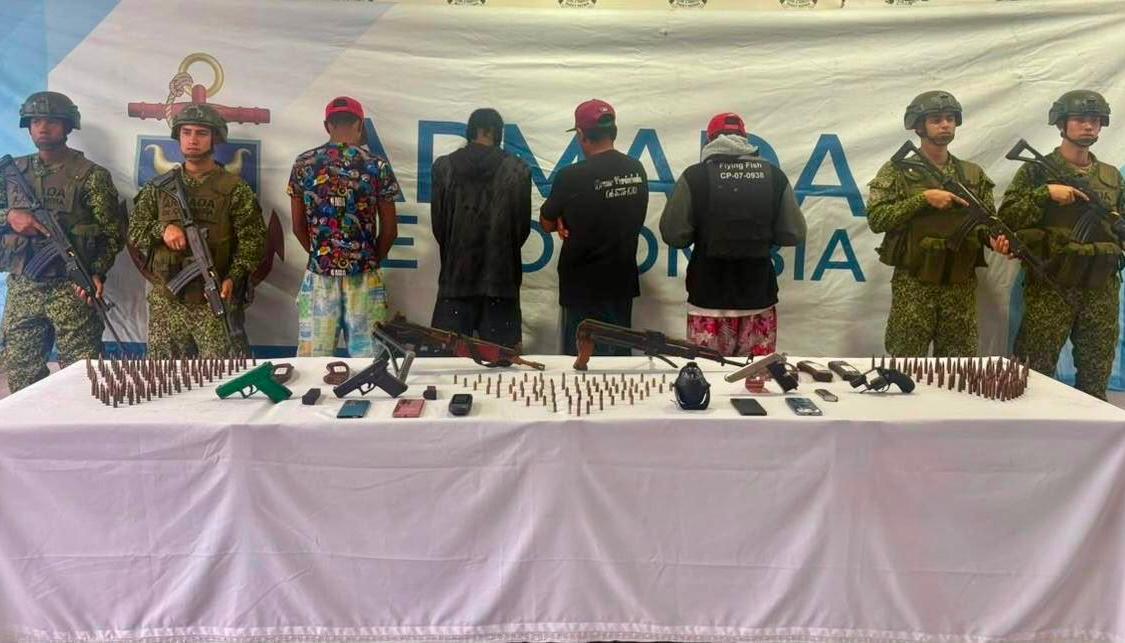 Capturados y armas incautadas. 