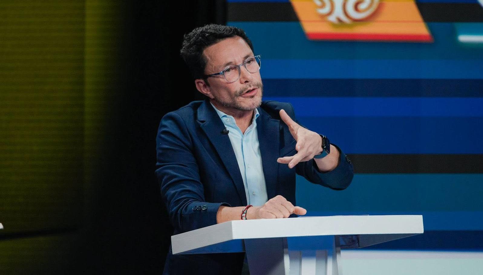 Carlos Caicedo Omar.