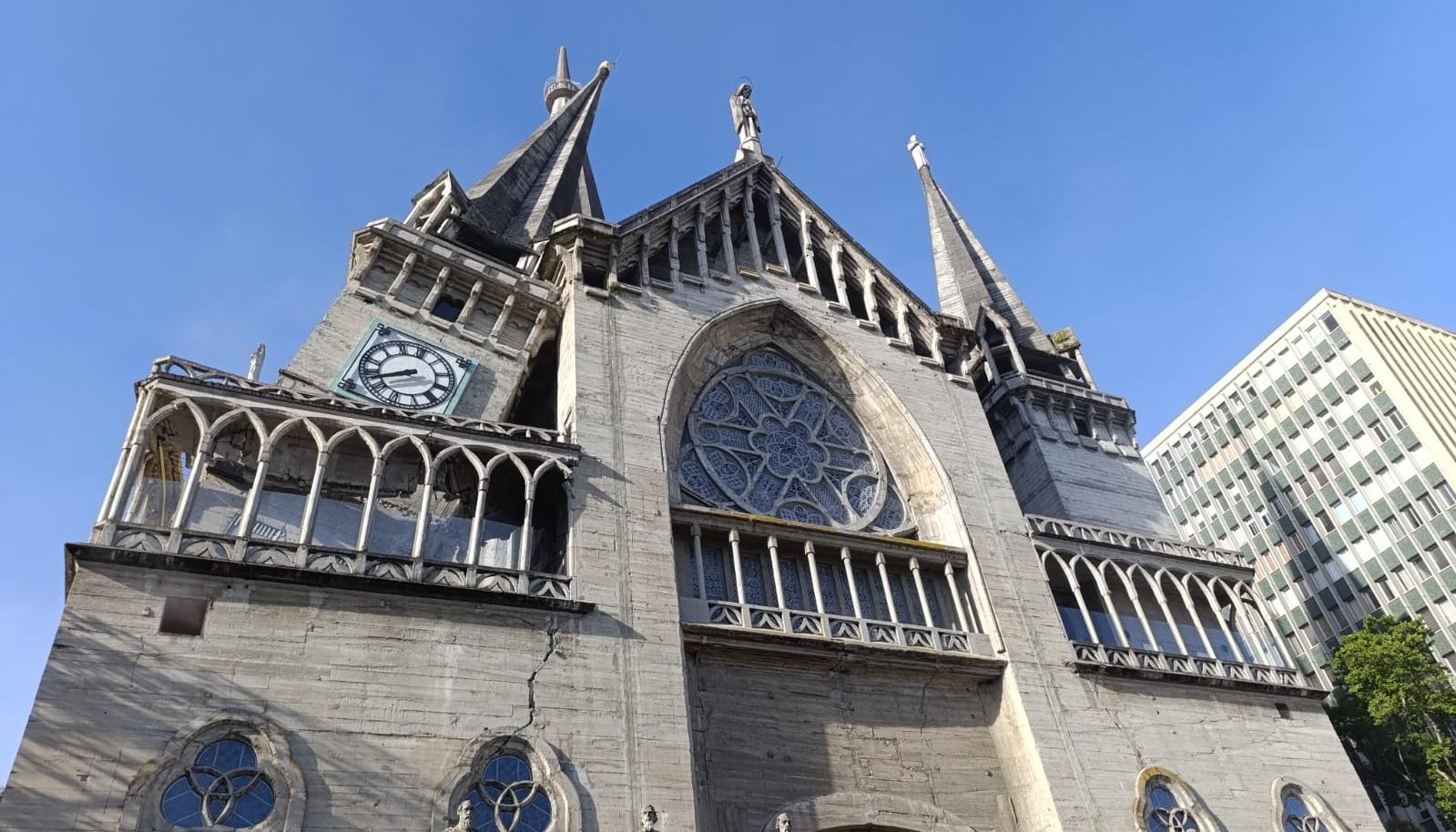 Catedral de Manizales afectada.