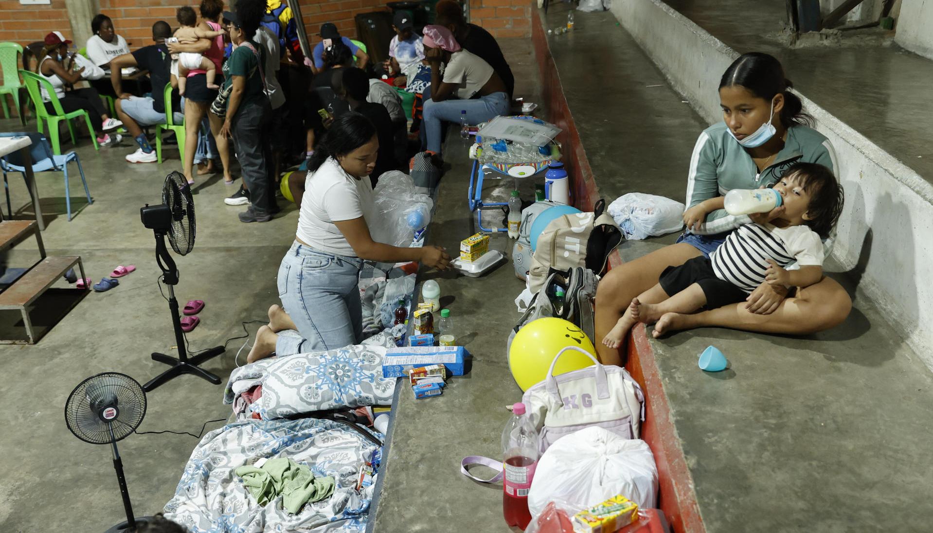 Damnificados por el terremoto en un albergue en Quibdó.