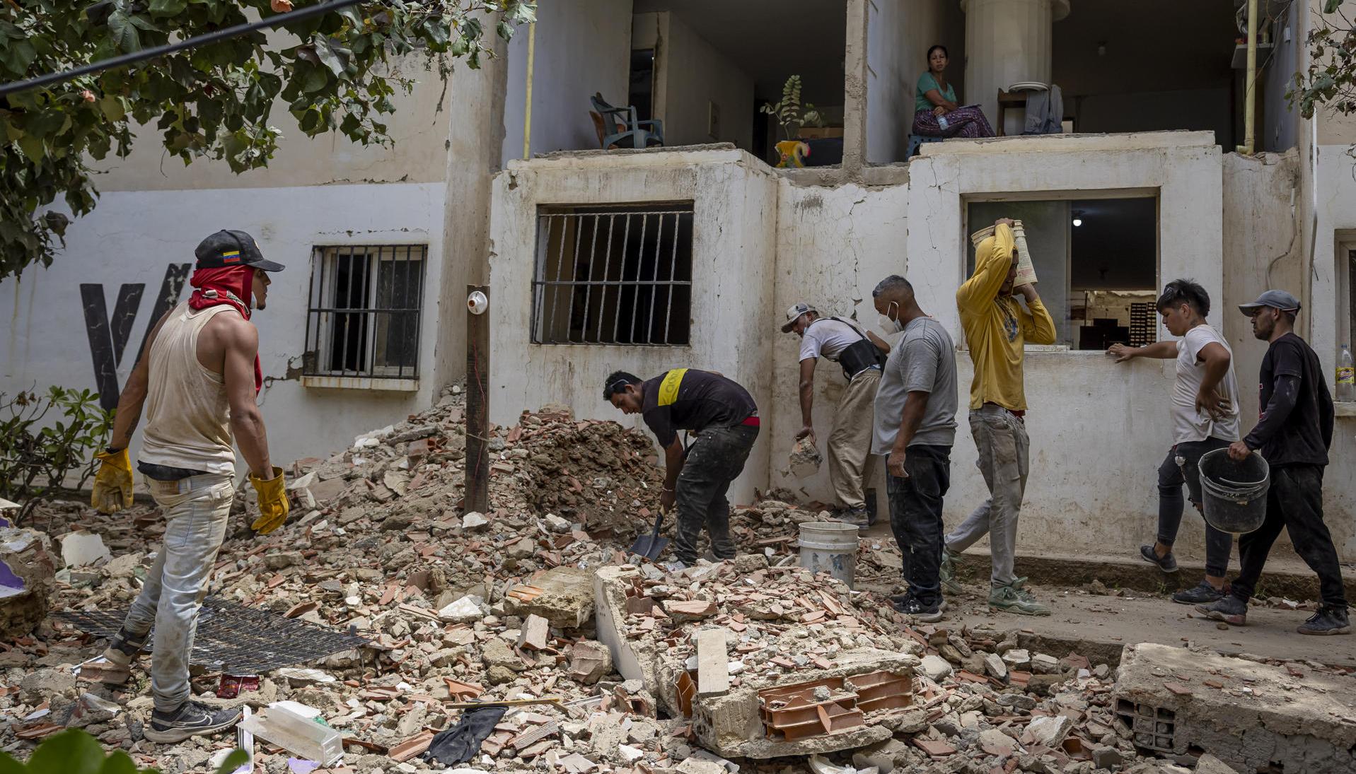 Edificios afectados por el terremoto en el estado de La Guaira.