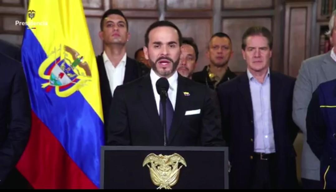 El Presidente, Abelardo De La Espriella, esta ncohe desde el Palacio de San Carlos.