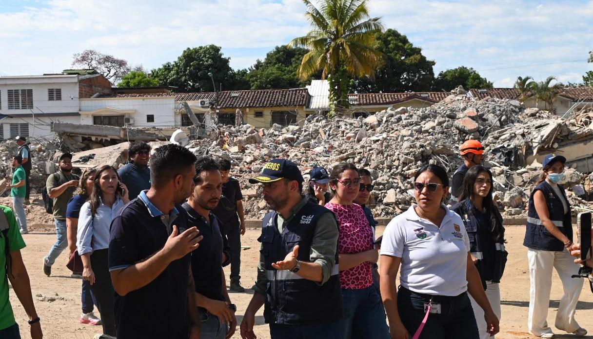 El alcalde de Cali en un recorrido por la zona afectada por el terremoto
