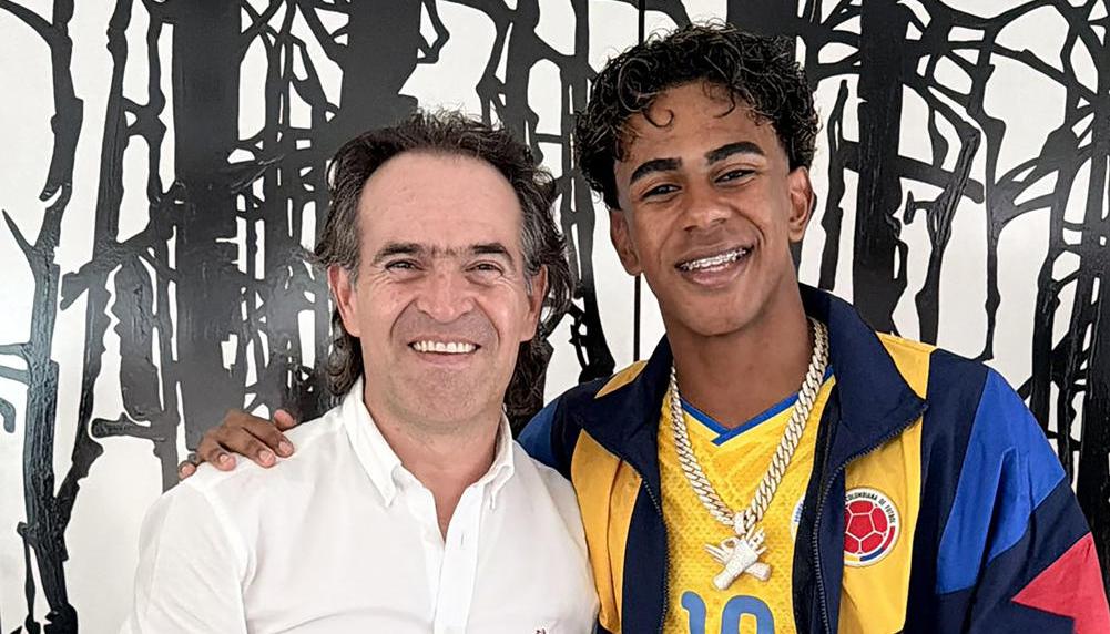 El alcalde de Medellín, Federico Gutiérrez y el jugador español Lamine Yamal.