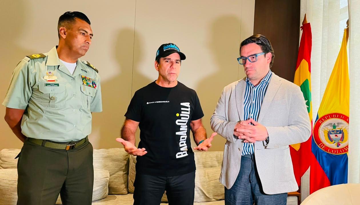 El director, el Alcalde y el MinJusticia
