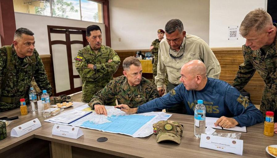 El jefe del Comando Sur de Estados Unidos (Southcom), Francis Donovan, de visita en Colombia