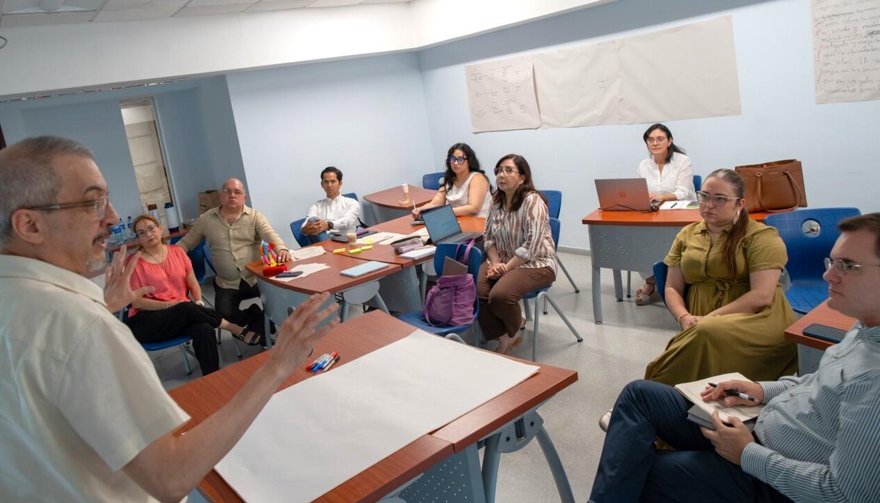 Wolfgang Munar, director del Gill-Lebovic Center, durante los talleres con el equipo de investigadores de Uninorte.