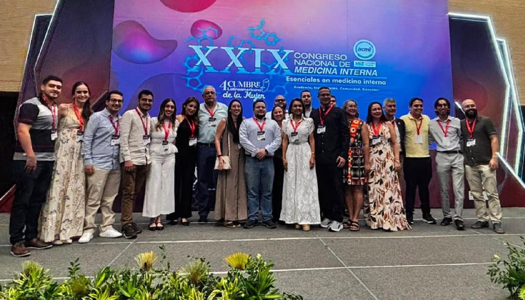 Equipo de la Unimetro que participó en XXIX Congreso Nacional de Medicina Interna, en Medellín.