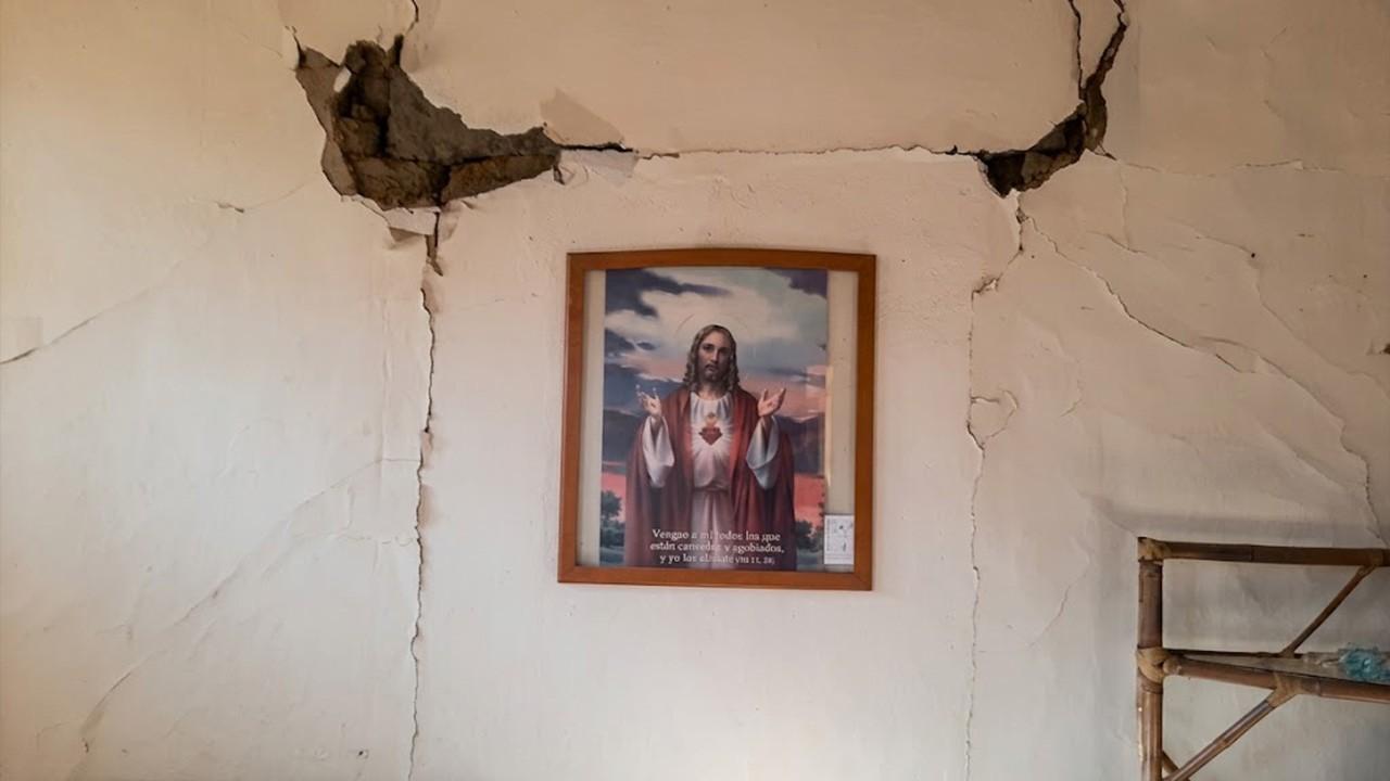Imagen de una casa destruida por el terremoto en Colombia