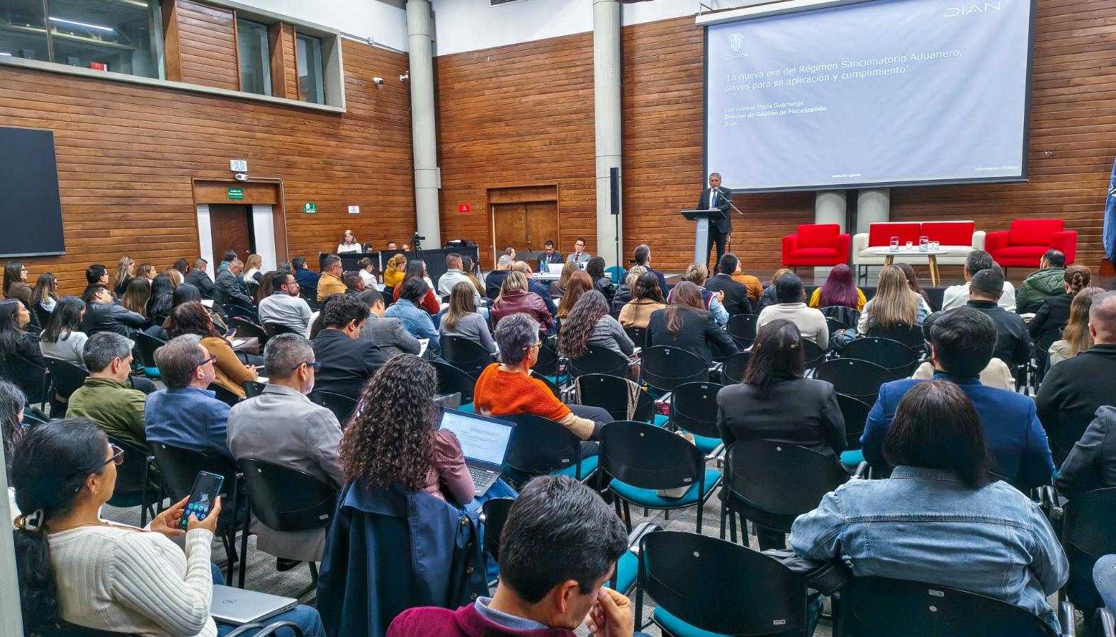 La primera socialización se dio en Bogotá. 