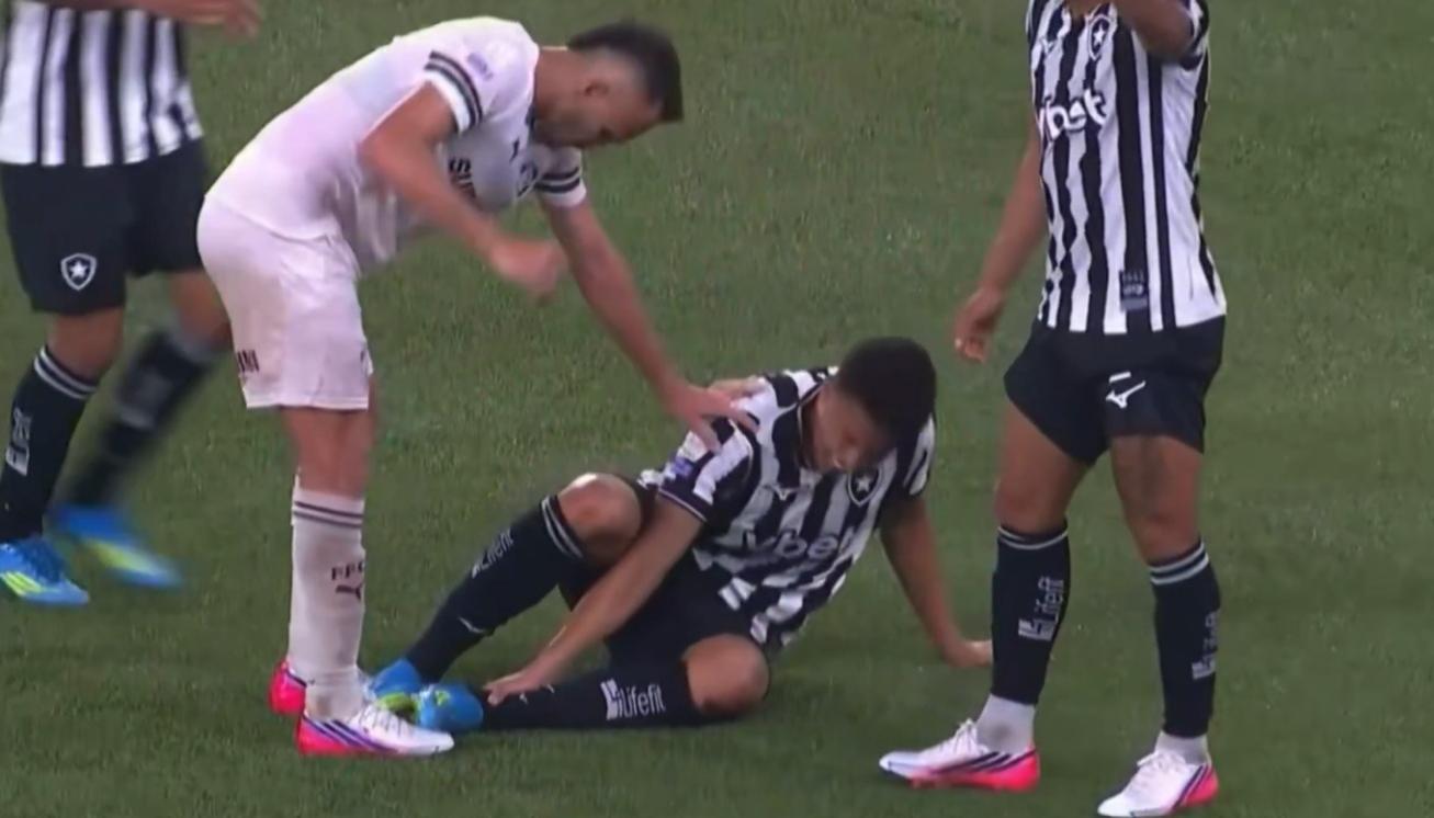 Jordan Barrera después de lesionarse.