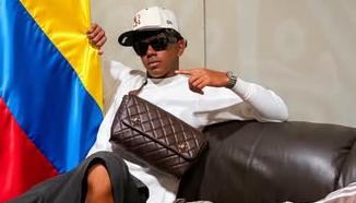 Lamine Yamal con la bandera de Colombia