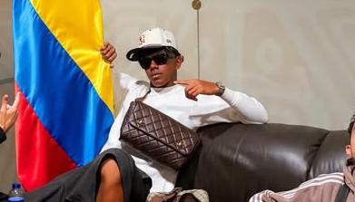Lamine Yamal con la bandera de Colombia