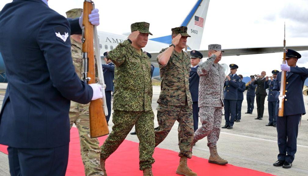 Llegada de Francis Donovan, jefe de Comando Sur de EE.UU., a Bogotá