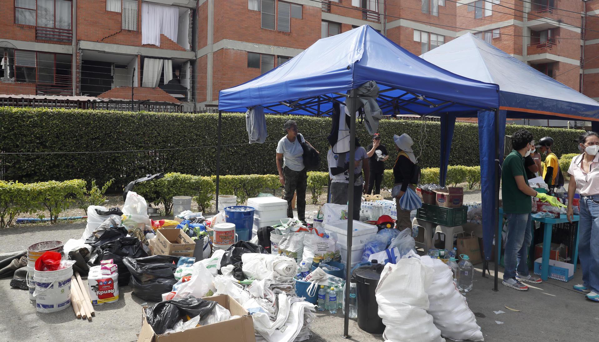 Centro de acopio con donaciones para los damnificados por el terremoto