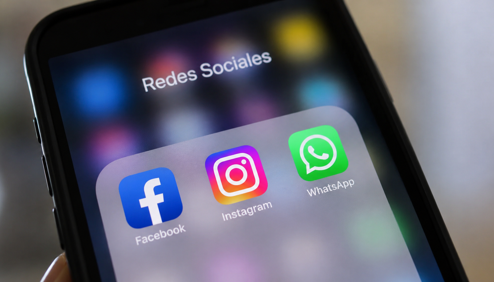 Los cierres se dieron en sus plataformas de Facebook, Instagram y WhatsApp