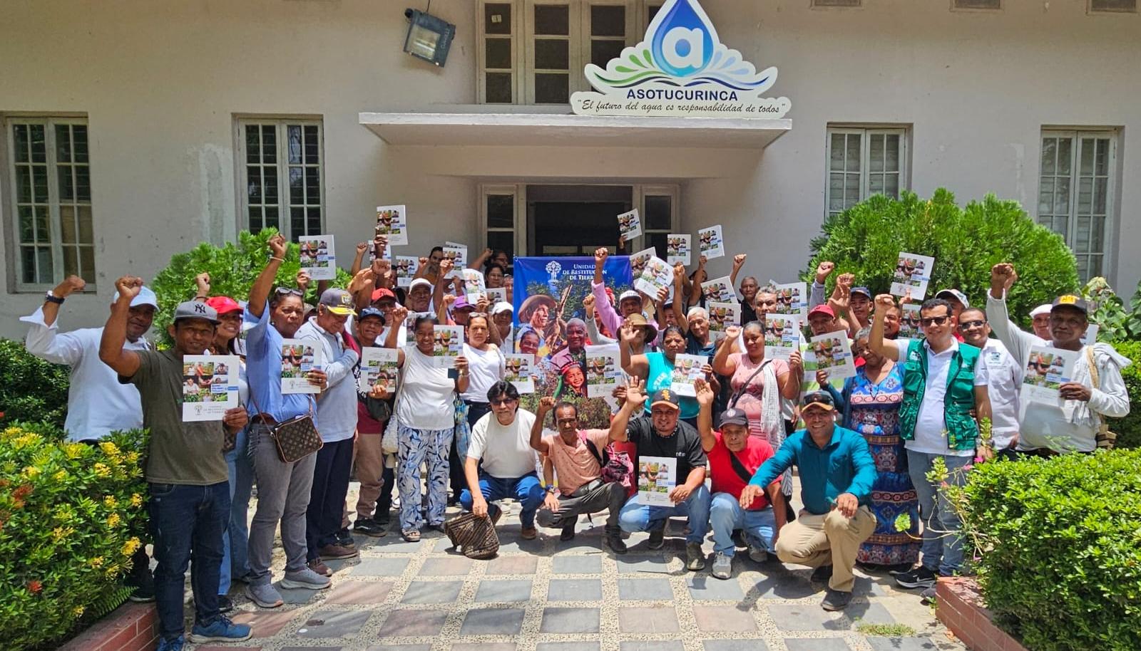 Miembros de la Asociación de Usuarios Campesinos Retornados a las Franciscas.