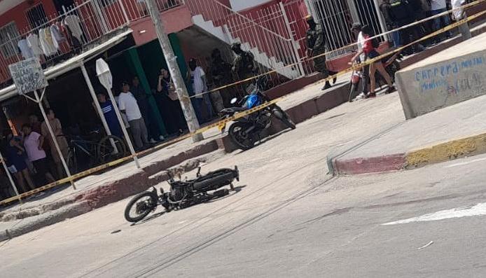 La motocicleta en donde se desmovilizaba los dos sospechosos. 