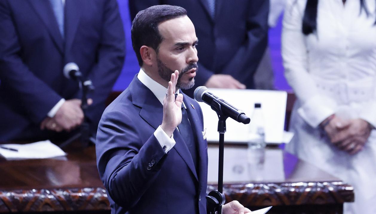 Momento del juramento de Abelardo De La Espriella.