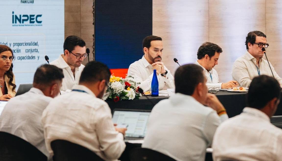 Reunión del Presidente electo con sus ministros designados y nueve alcaldes del país.