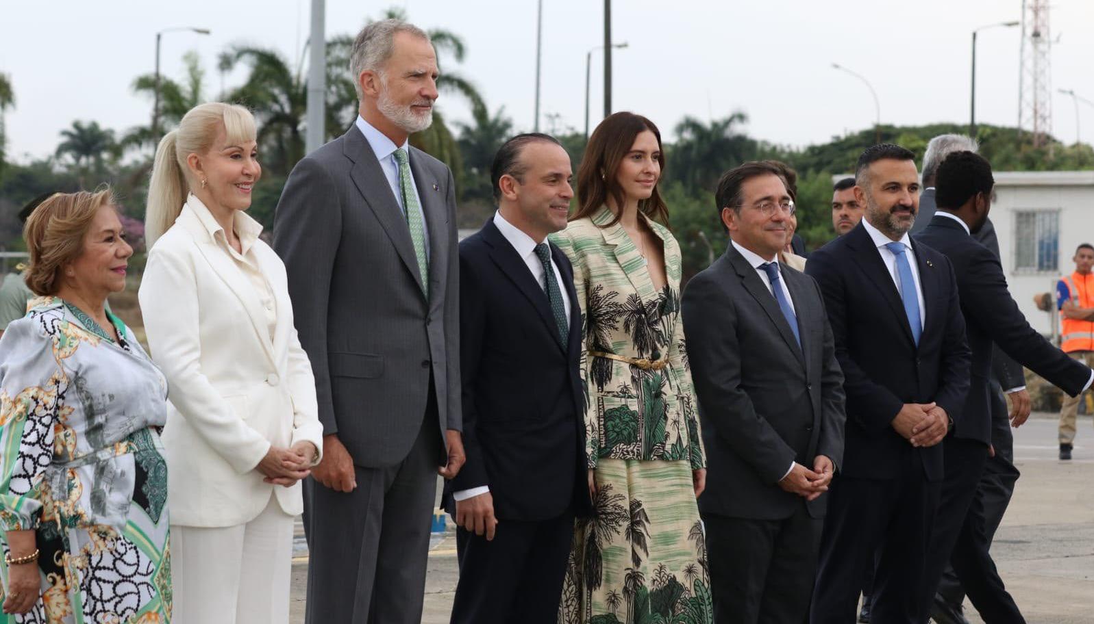 El Rey de España fue recibido por las autoridades de Cali.