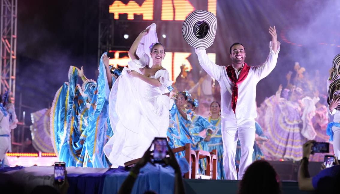 Sharon Hurtado Esquiaqui y  Luis Mauricio Aragón Hernández, reyes del Carnaval de la 44 2026