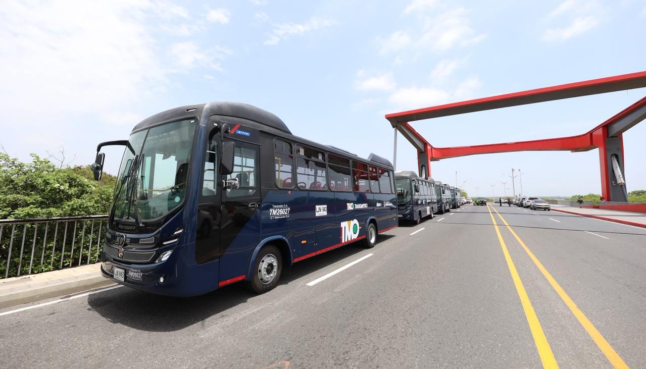 Busetones de Transmetro entregados por la Alcaldía Distrital. 