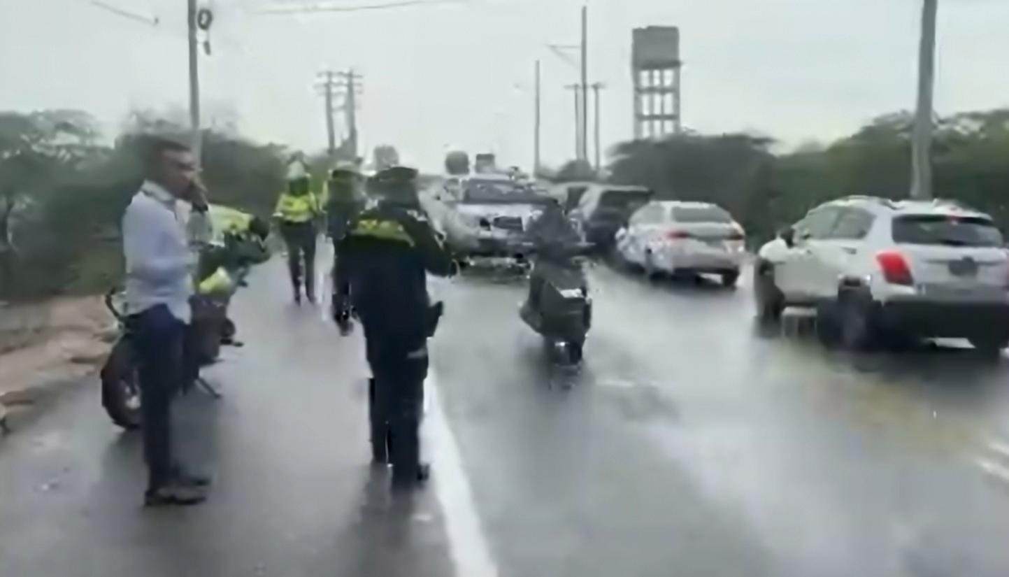 Vía habilitada con la presencia de la Policía.