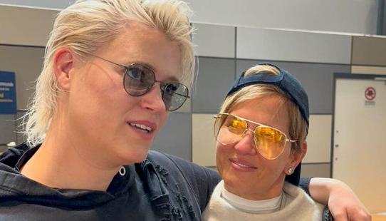 Verónica Alcocer con su amiga la DJ Gunn Lundemo