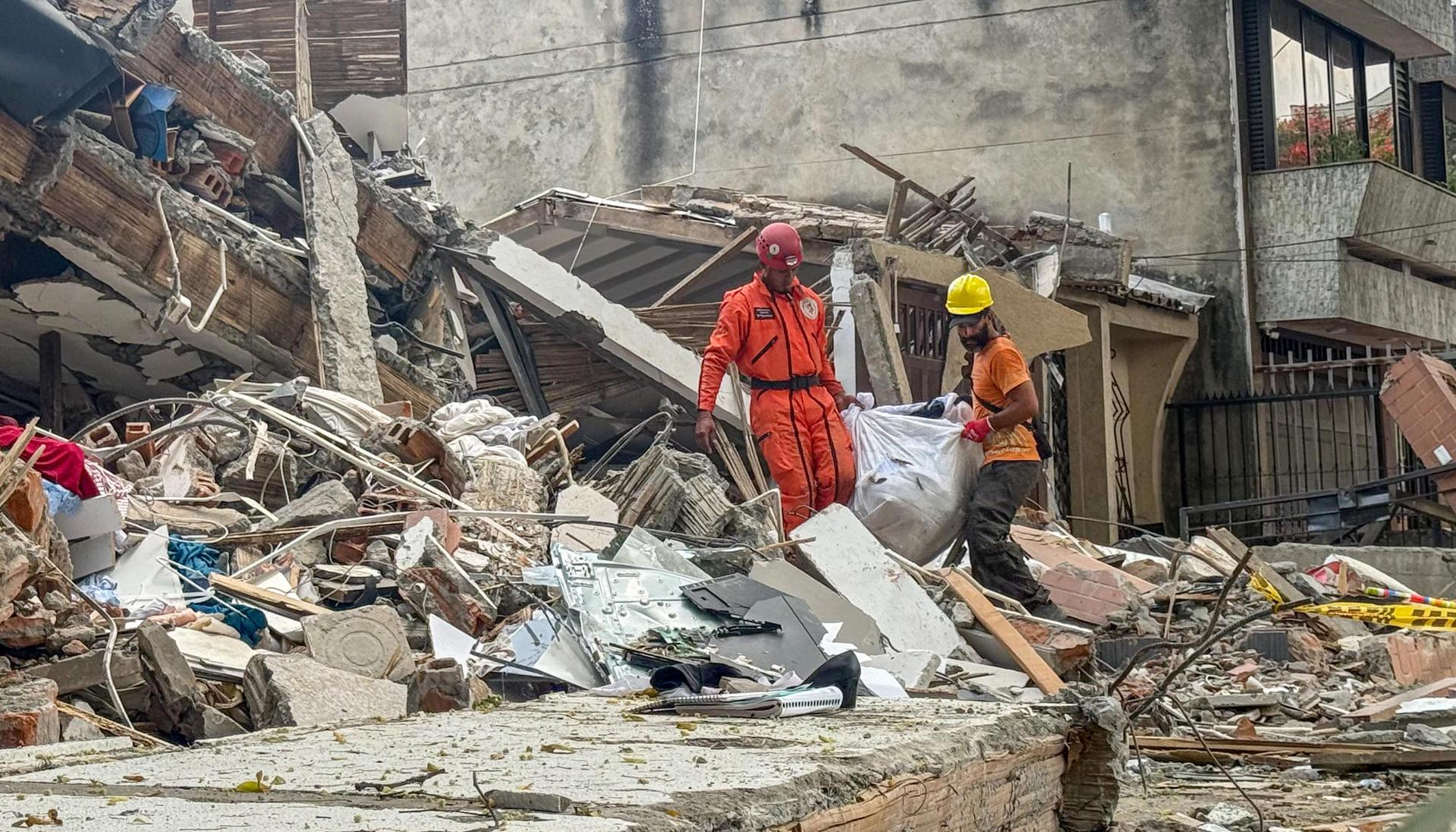 Vivienda destruida en Cali por el terremoto del 10 de agosto.