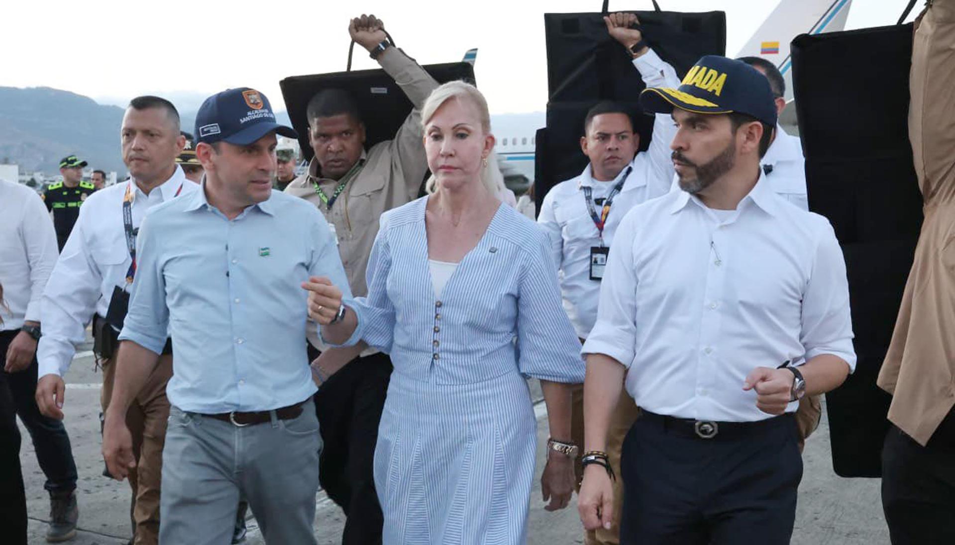 (Izq. a Der.) Alejandro Eder, alcalde de Cali; Dilian Francisca Toro, gobernadora del Valle del Cauca; y Abelardo De La Espriella, presidente de Colombia.
