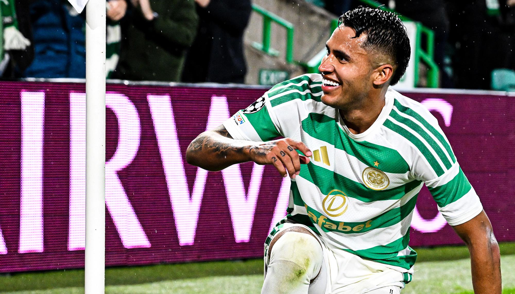 Camilo Durán festeja de sus goles al LASK.