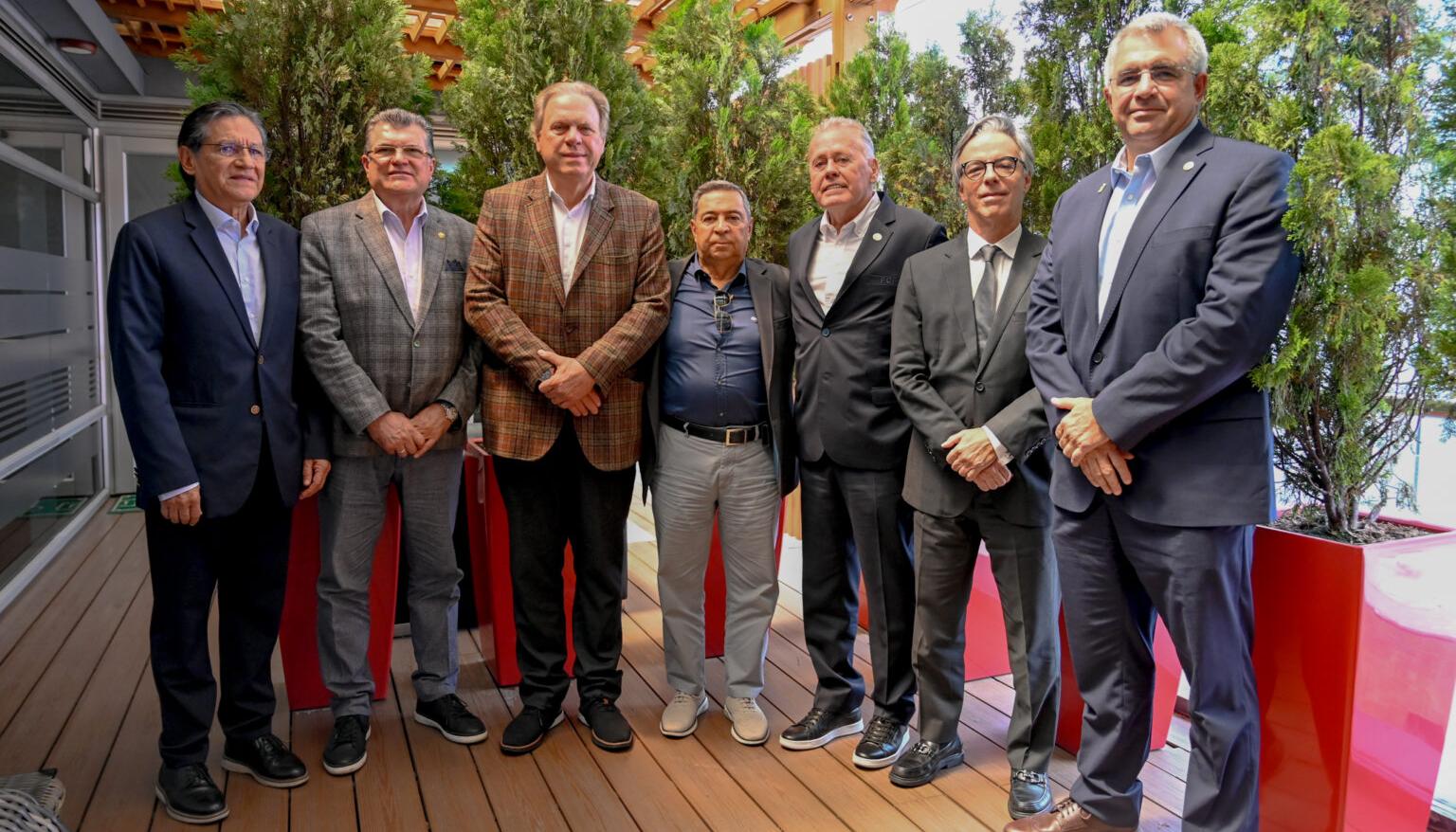 Óscar Astudillo, Carlos Mario Zuluaga, Ramón Jesurun, Álvaro González, Jaime Ordóñez, Alejandro Arteta y Juan Fernando Mejía, integrantes del comité ejecutivo de la FCF.