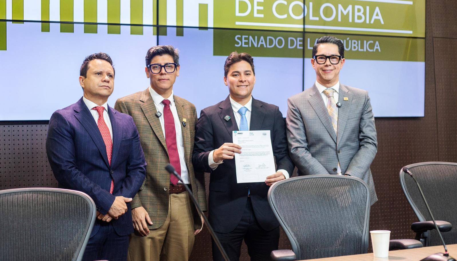 Congresistas que impulsan la iniciativa en favor de Puerto Colombia. 