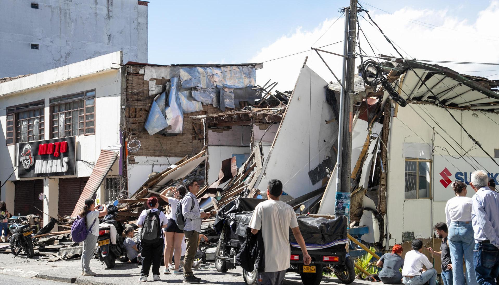 Edificación destruida este lunes, en Manizales. 