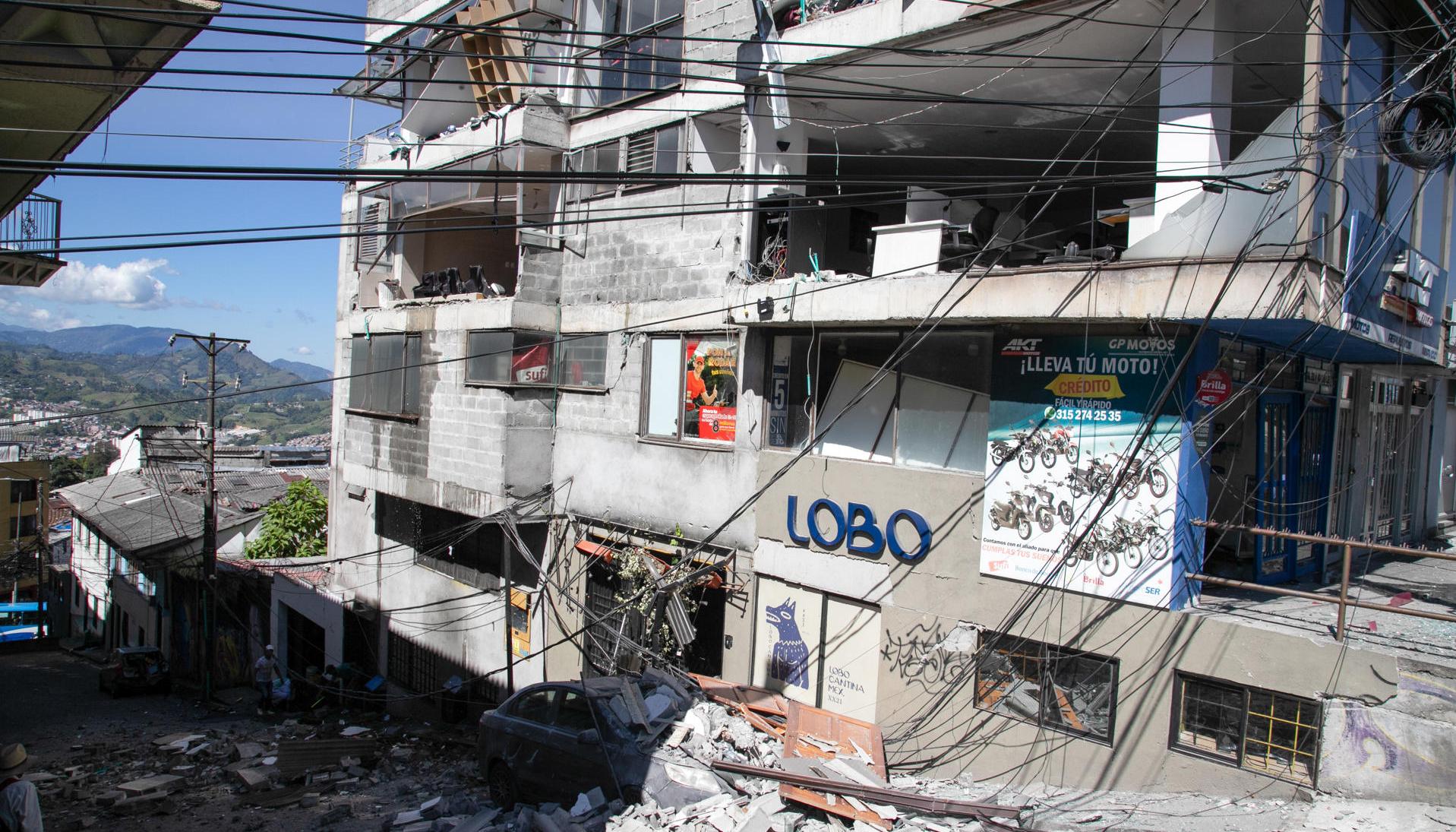 Daños causados por el terremoto de 7.4. 