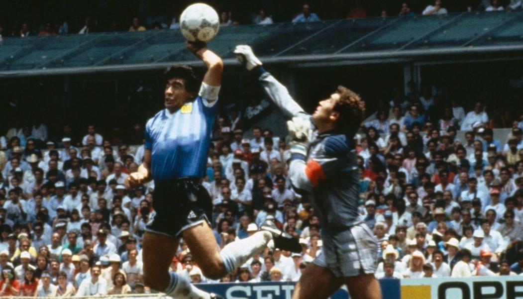 El gol con la mano de Diego Maradona ante Inglaterra, en México 86.