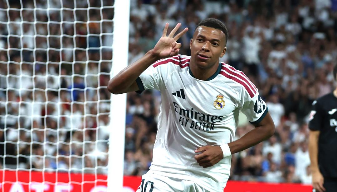 El francés Kylian Mbappé celebra tras marcar su tercer gol ante la Real Sociedad.